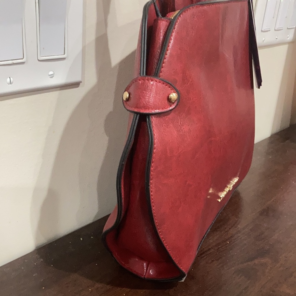 Red vegan leather medium size bag. New! - Picture 2 of 8